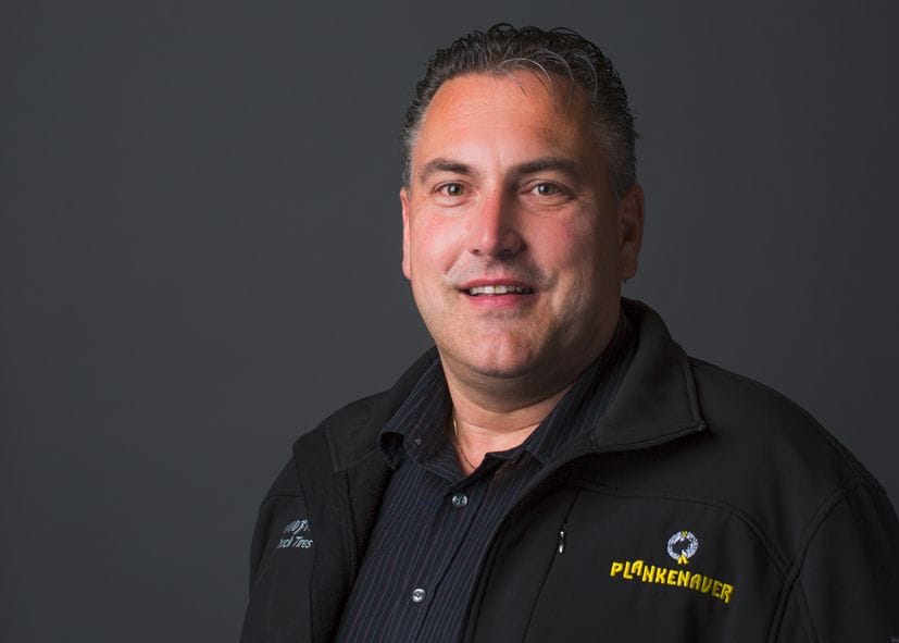 Porträt von Ing. Peter Pfandl in Arbeitsumgebung der Filiale Fohnsdorf.